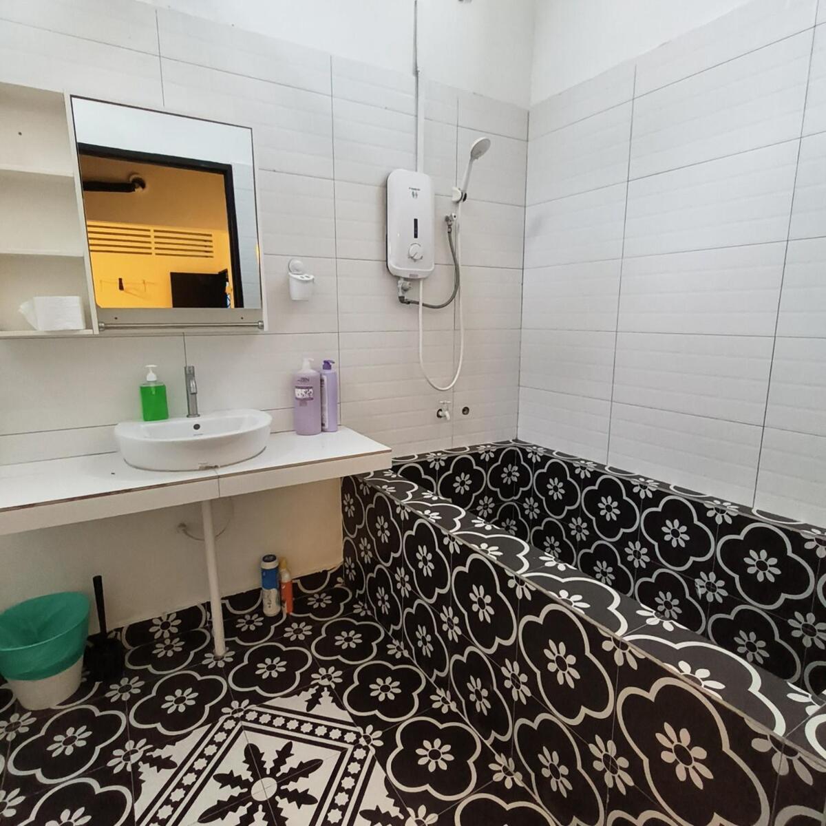Tg103A Pet Friendly 15Pax, Near Beach Side Tanjung Bungah  Exterior foto